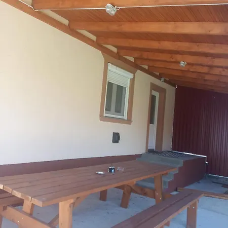 Hattyu Vendeghaz 度假居 Poroszló